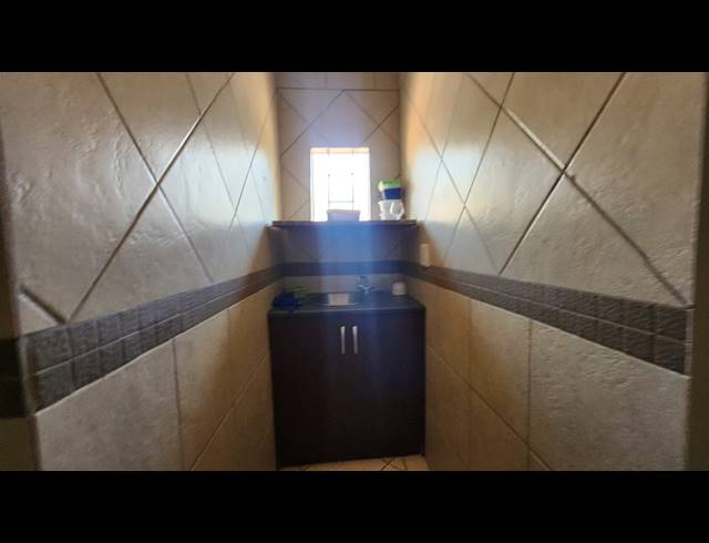217M² OFFICE FOR SALE IN RUSTENBURG CENTRAL